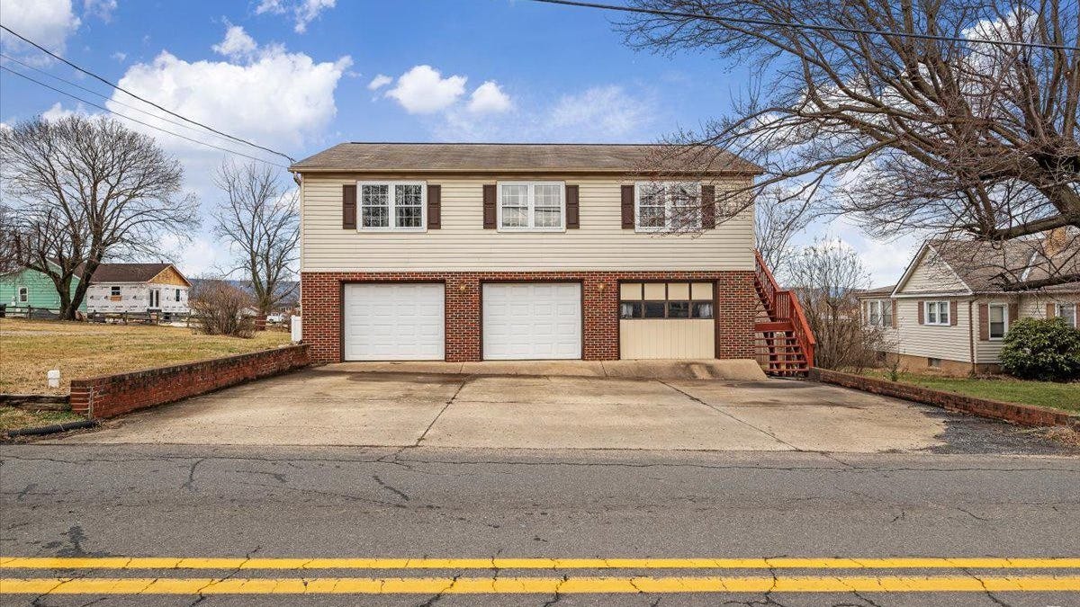 464 HONEYVILLE AVENUE, STANLEY, VA 22851 House for Sale