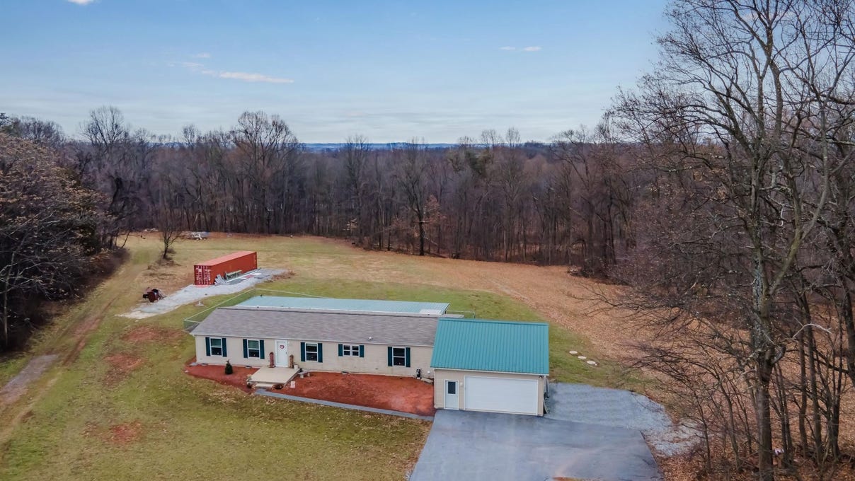 810 CHERRY ORCHARD ROAD, DOVER, PA 17315 House for Sale