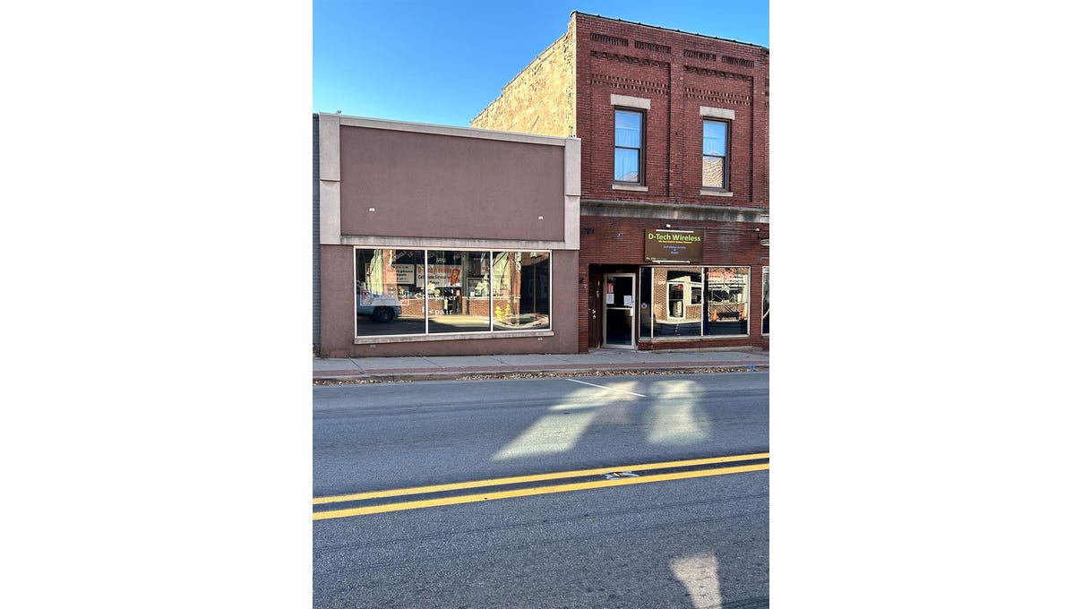 402 E Commercial Ave  