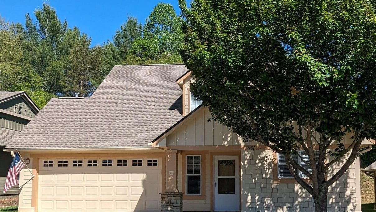 24 Gray Wolf Ln  
