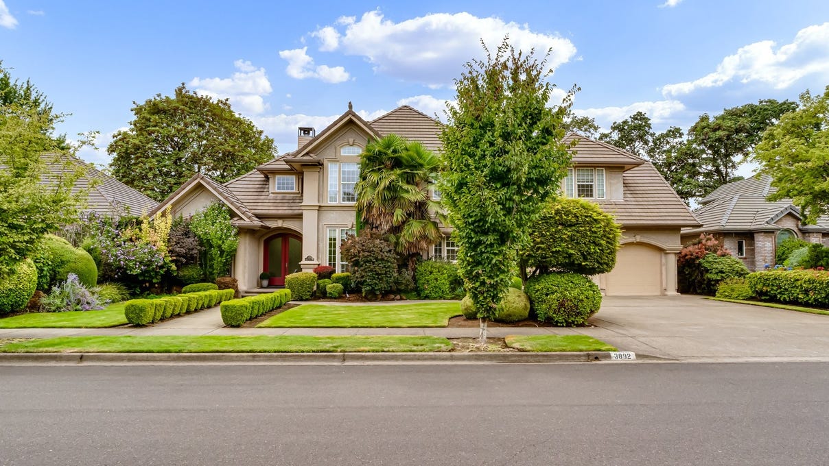 3892 Mirror Pond Way  