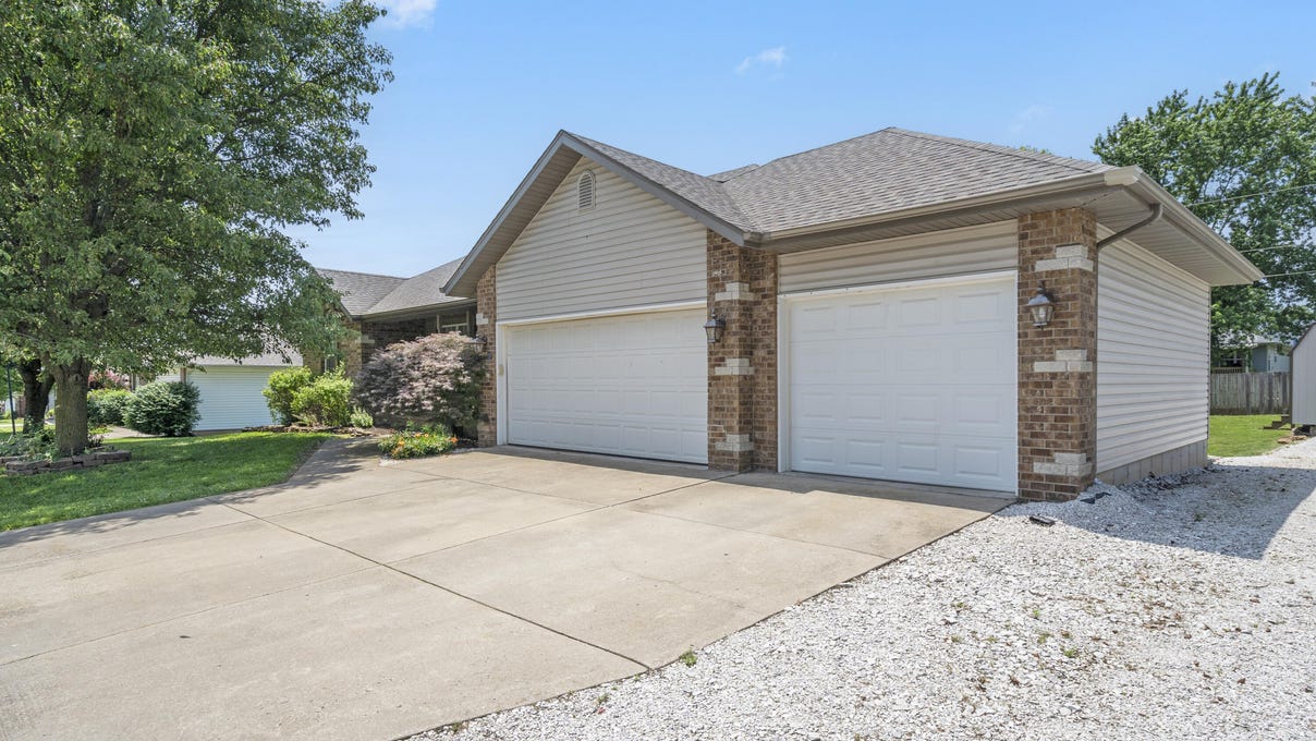 709 Berry Ln  