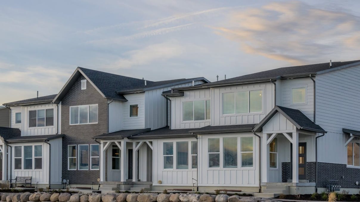 2405 N Wildflower Ln  