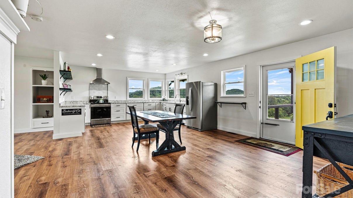 1127 Black Oak Rdg Rd