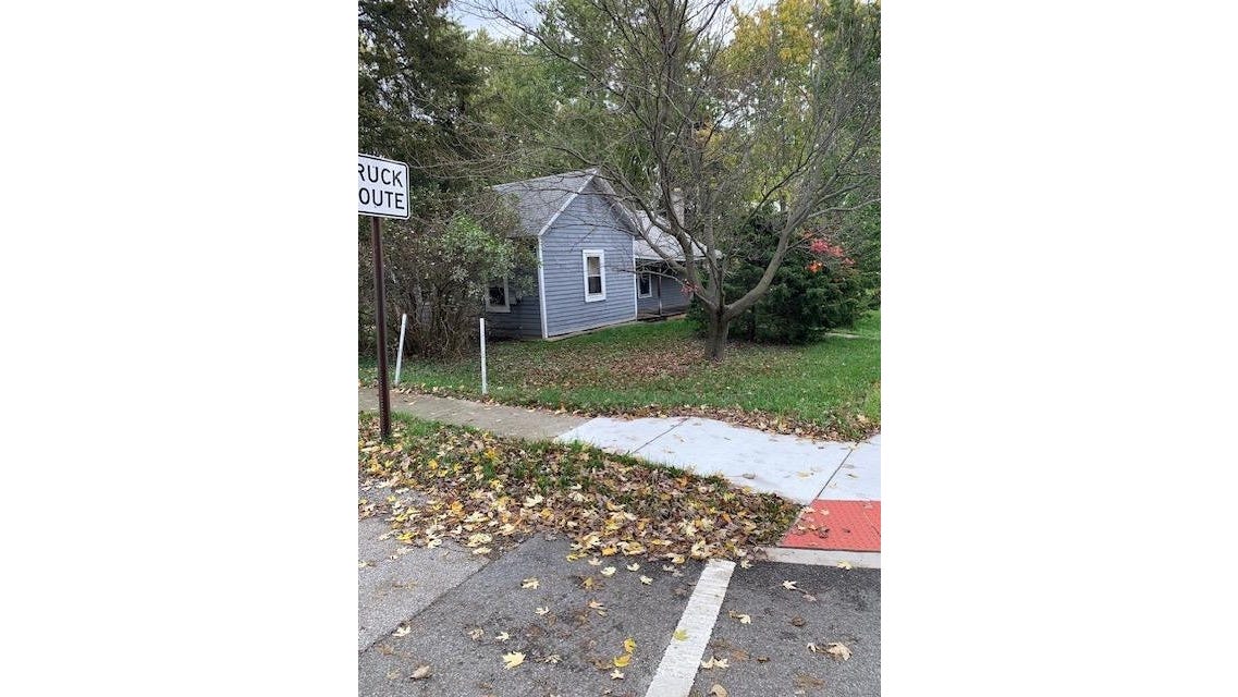 803 E Commercial Ave  