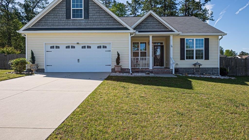 74 Edinburgh Castle Ln  