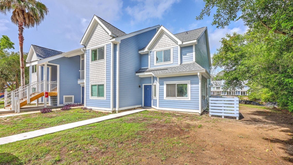851 Sandlake Dr  