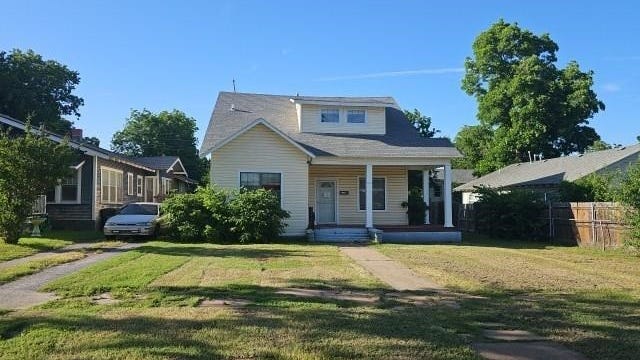 407 NW Arlington Ave  