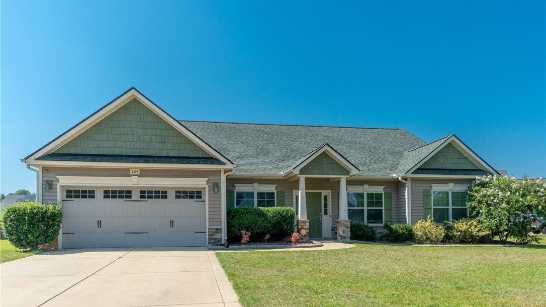 824 Pecan Grove Loop  