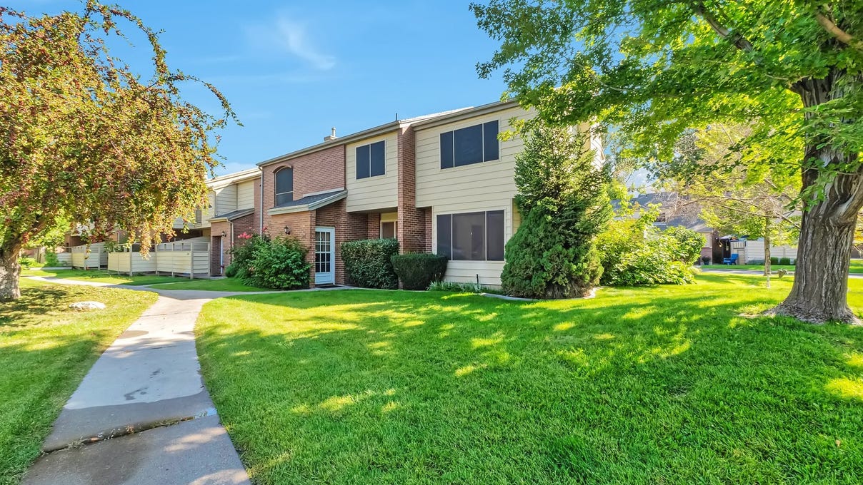3212 N SHADOWBROOK DR  