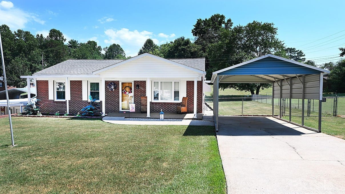 1031 Elm Cir  