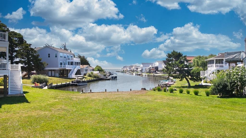 1271 CAPTAINS CORRIDOR  