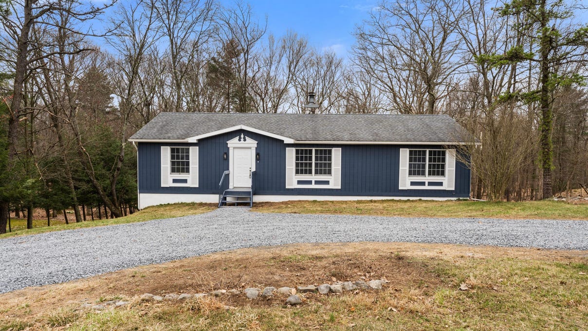 194 Clubhouse Drive, East Stroudsburg, PA 18302 House for Sale