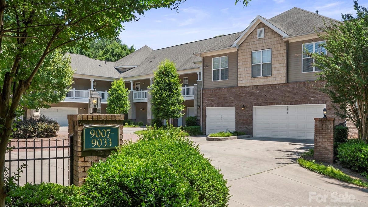 9031 Rosalyn Gln Rd  