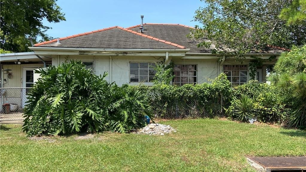 4400 Majestic Oaks Dr