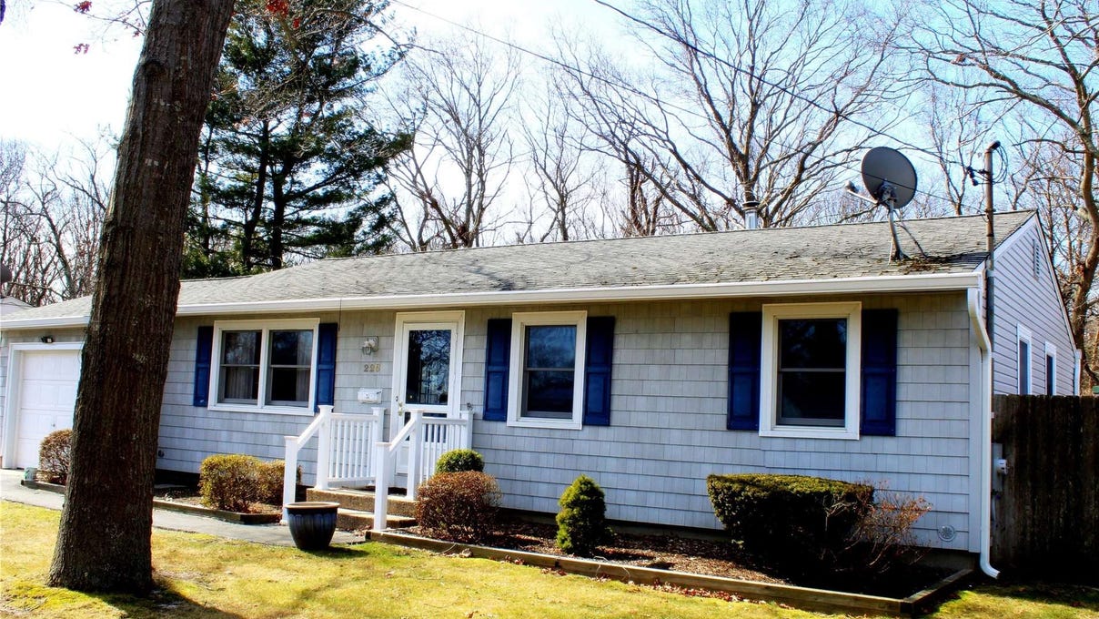 228 Phyllis Drive, Patchogue, NY 11772 House for Sale