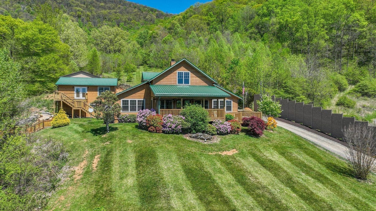 76 Sugarbush Ln  