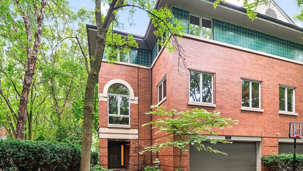 2701 N Greenview Ave  