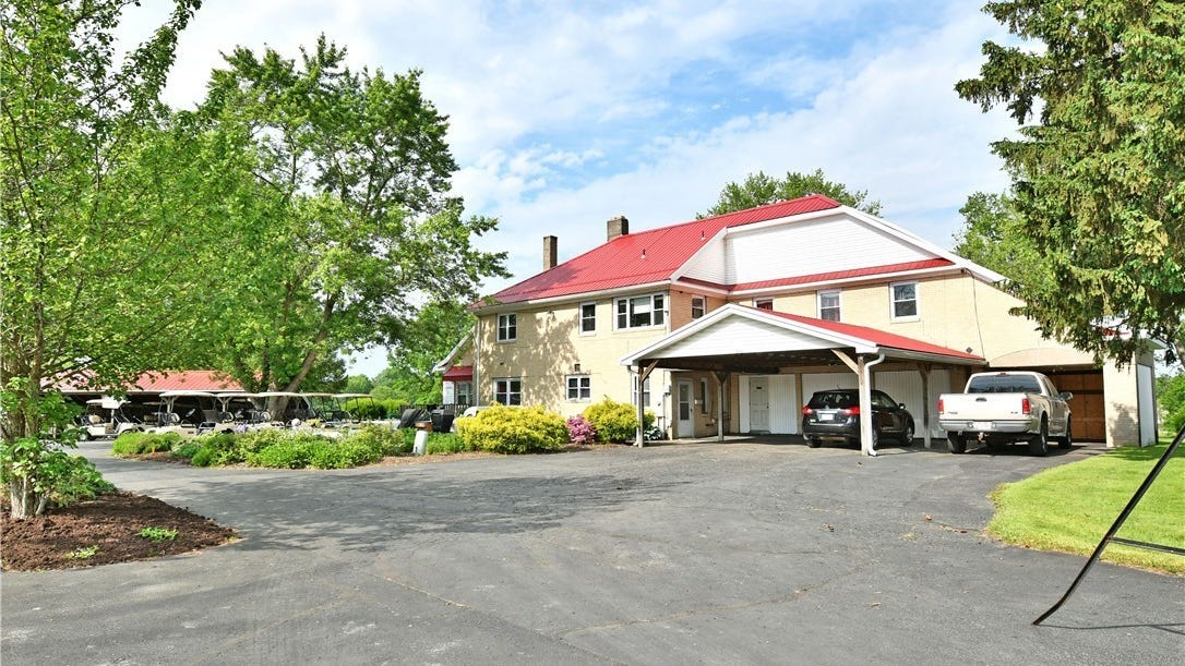 4891 Clovercrest Dr NW