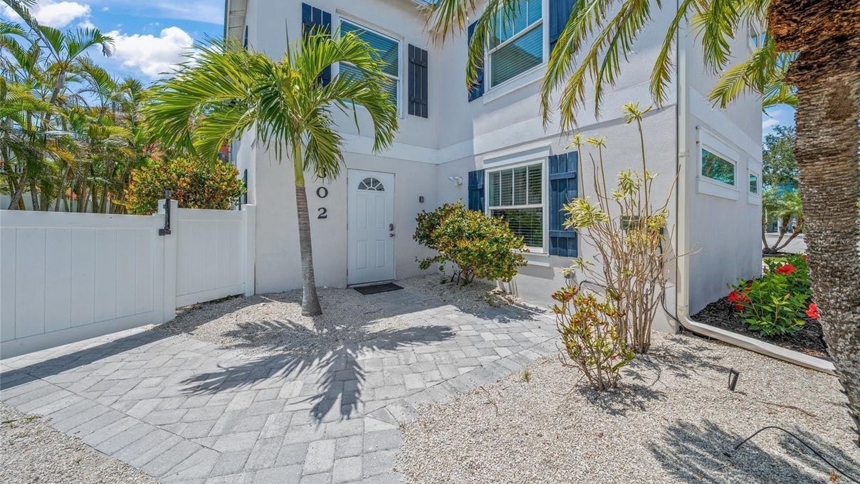 302 and 304 Canal Rd  