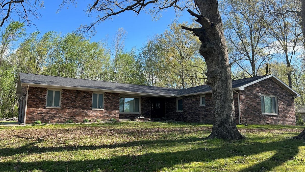 833 West Main St  