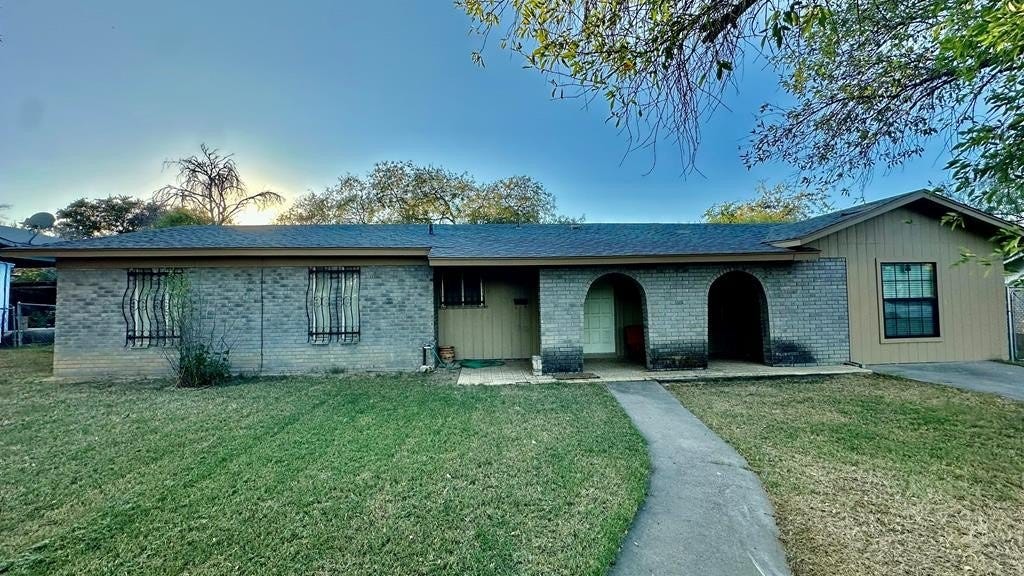885 Tampico Cir  