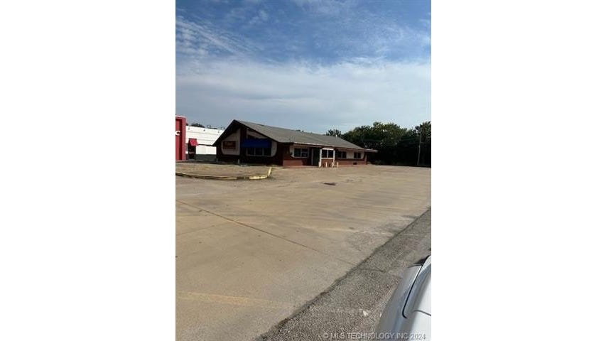 3121 E Frank Phillips Blvd