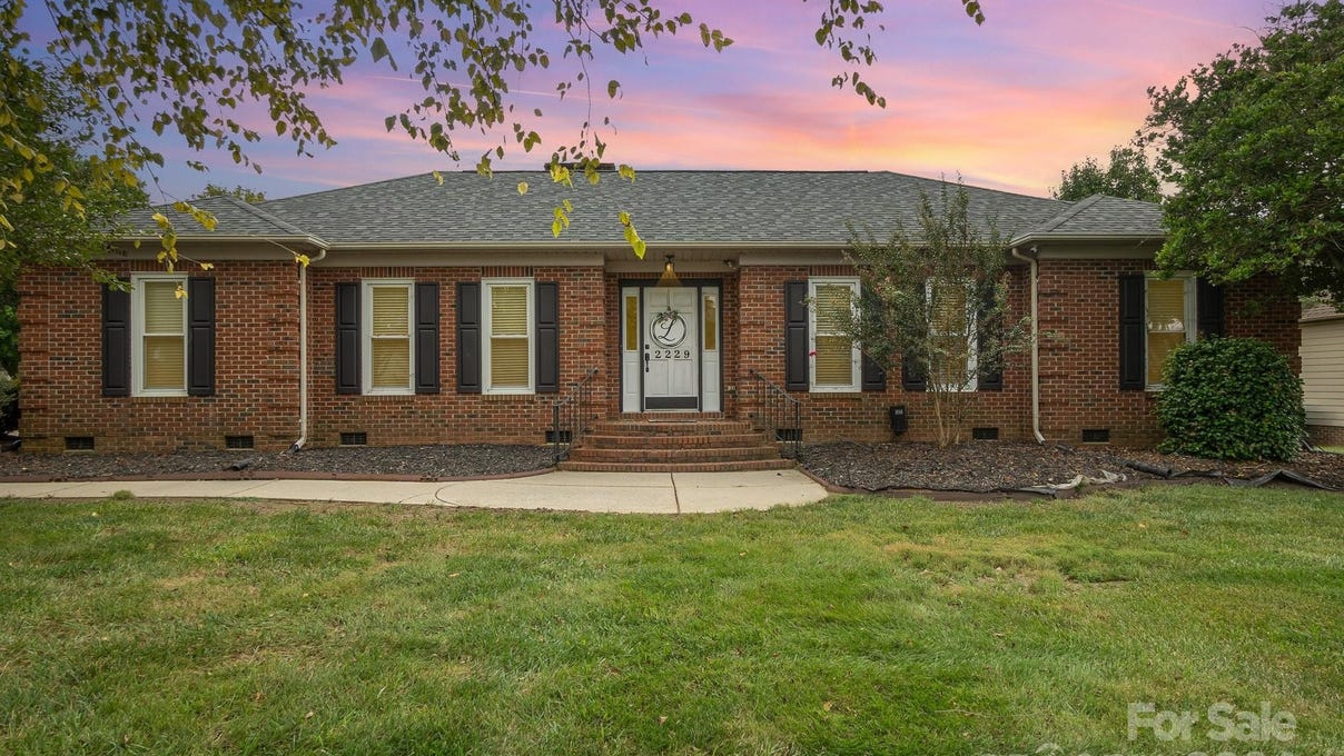 2229 Jon Chris Dr  