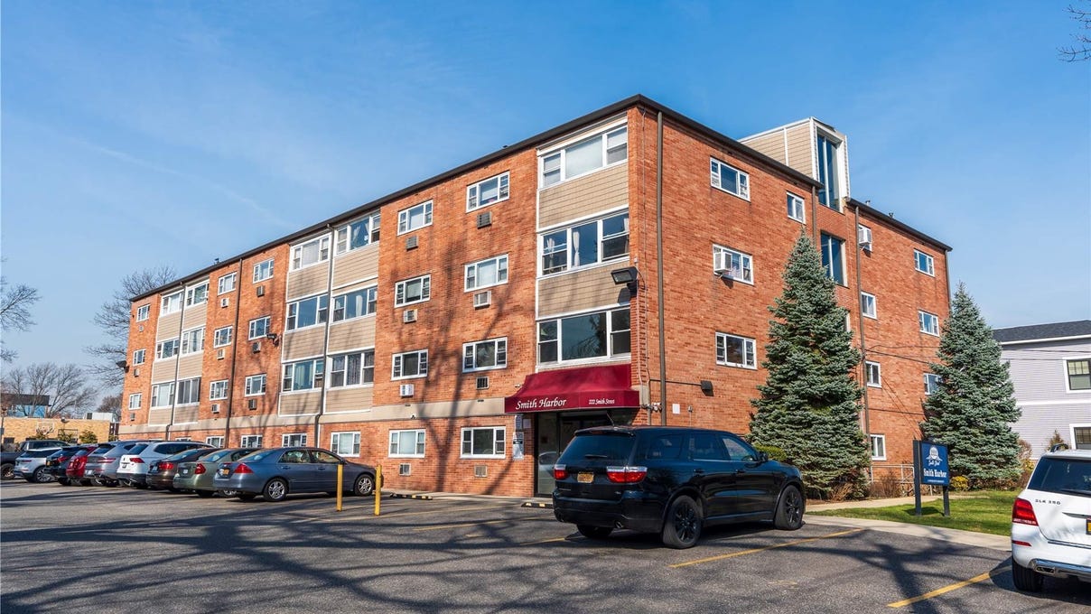 222 Smith St  