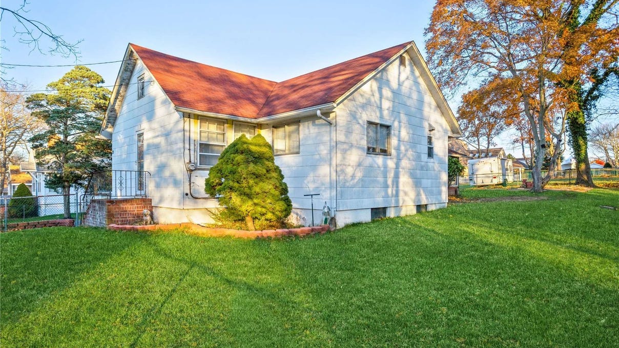 31 Elm Road, Rocky Point, NY 11778 House for Sale