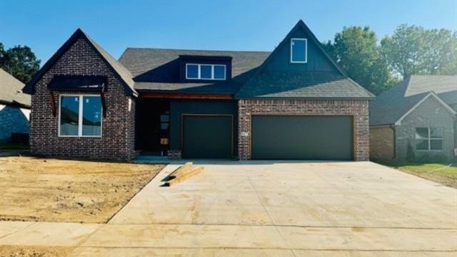 807 E Jacksonville St  