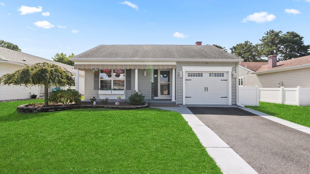 39 Prince Charles Dr  