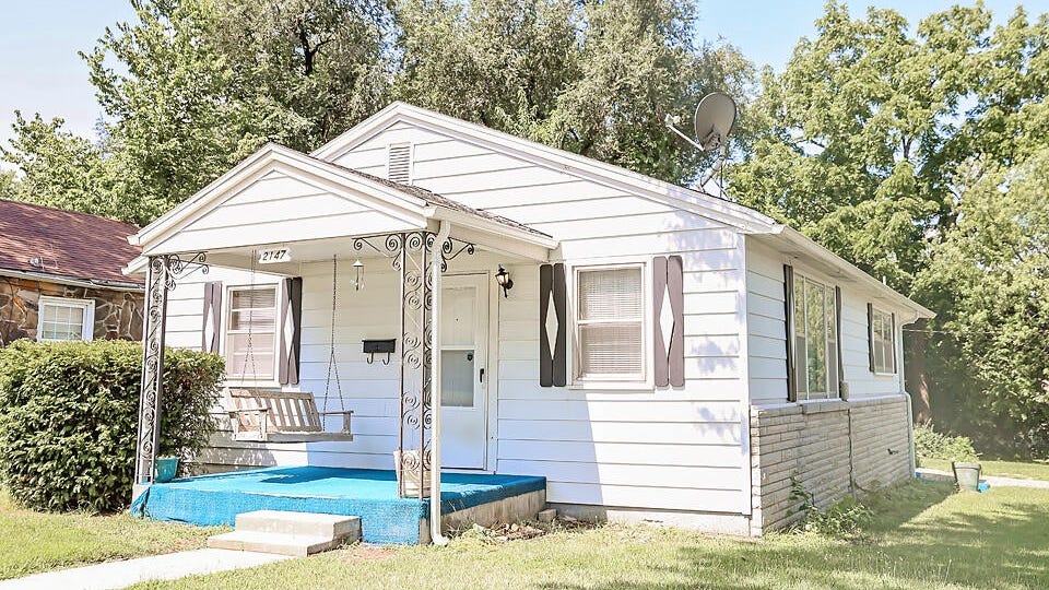 2147 N Oakland Ave  