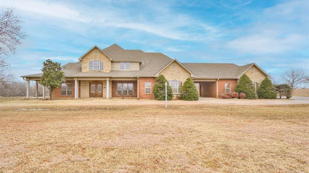 1419 W Royal Oaks Rd  