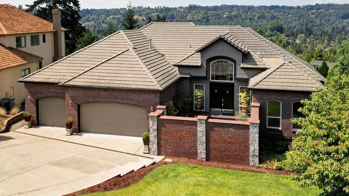 2348 Falcon Dr