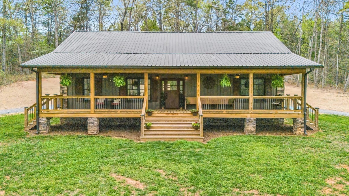 2068 Mountain Crk Rd  