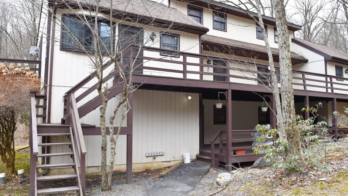 15 Villas Road, Mount Pocono, PA 18344 Apartment for Sale