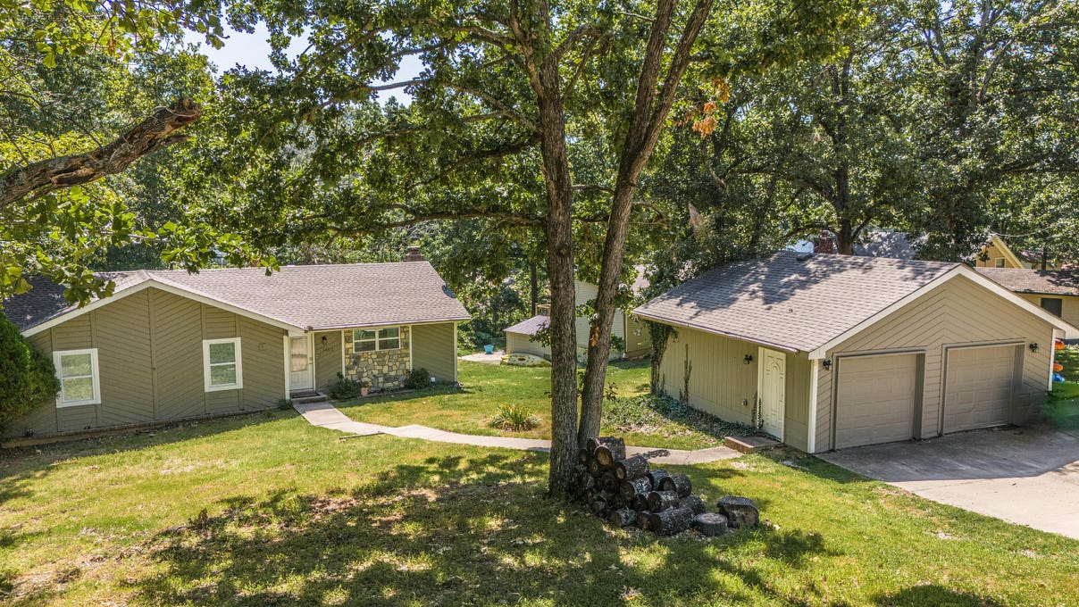 1401 Leisure Rd  