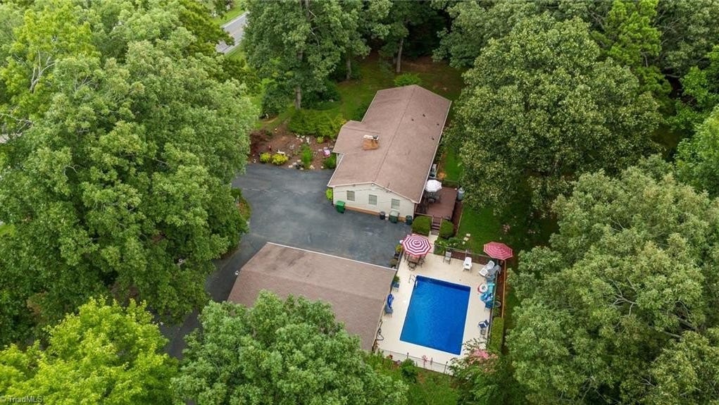 5220 Yadkinville Rd  