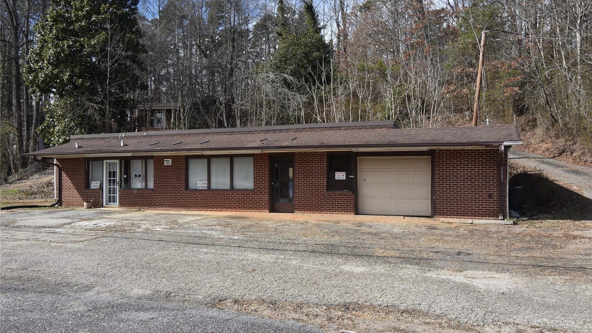 866a Connelly Spgs Rd  