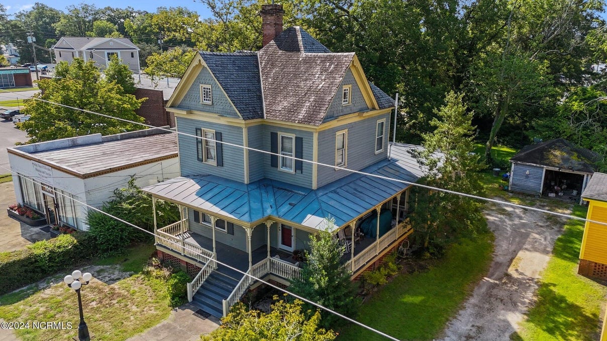 106 W Capitola Ave