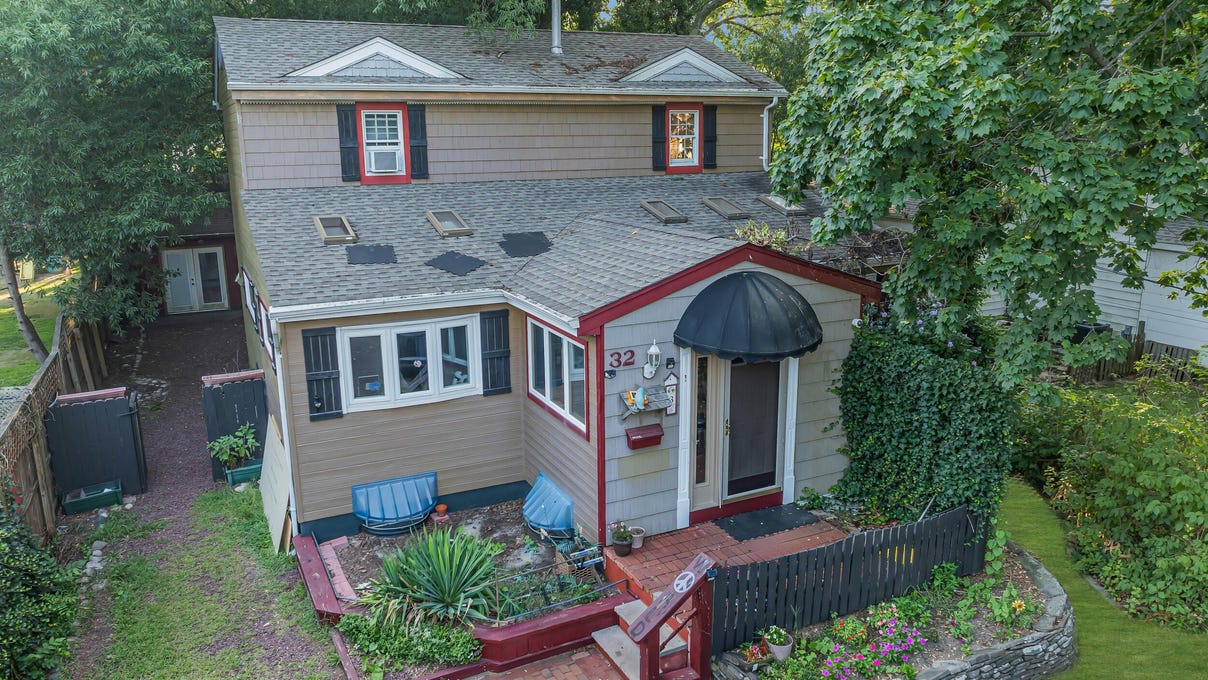 32 Woodrow St  