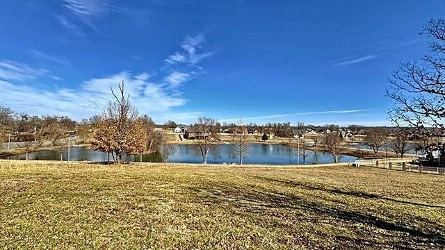 780 W Southlake Dr