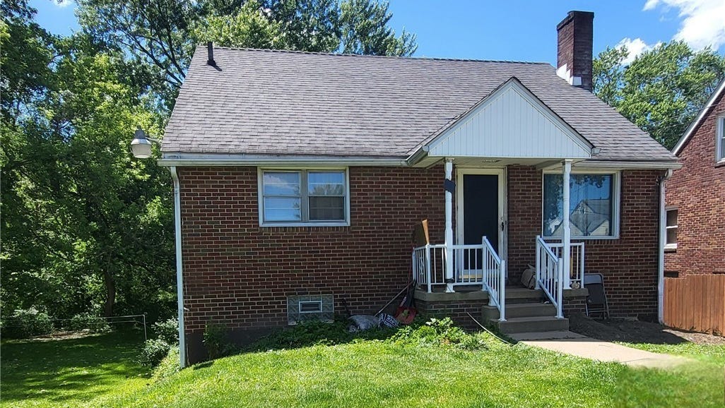 823 Bellflower Ave NW  