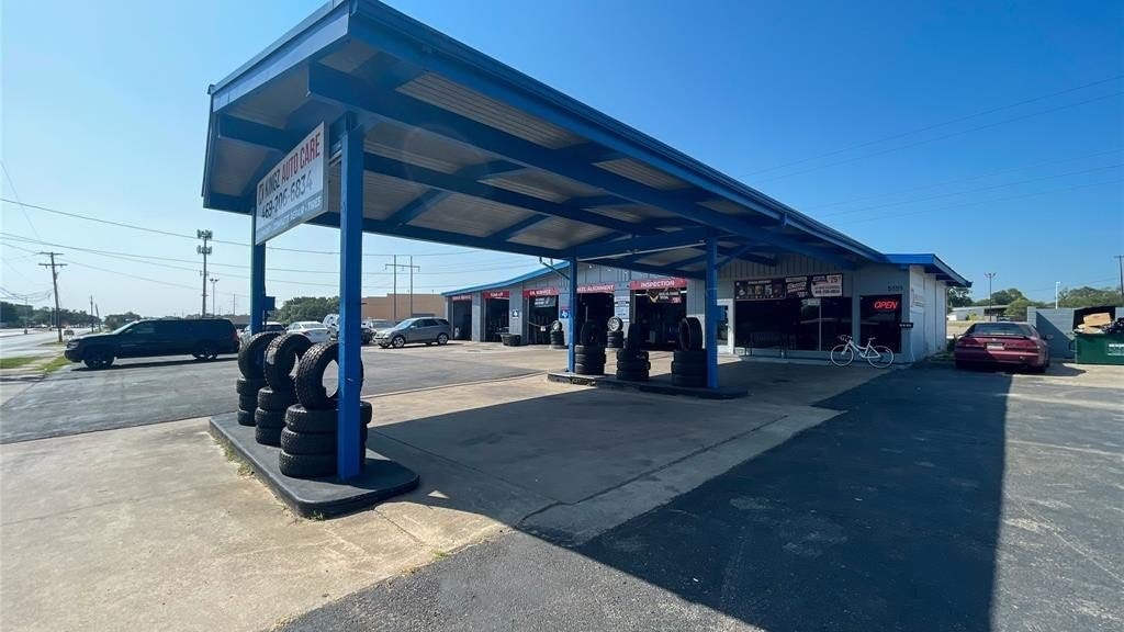 5151 Gus Thomasson Rd  