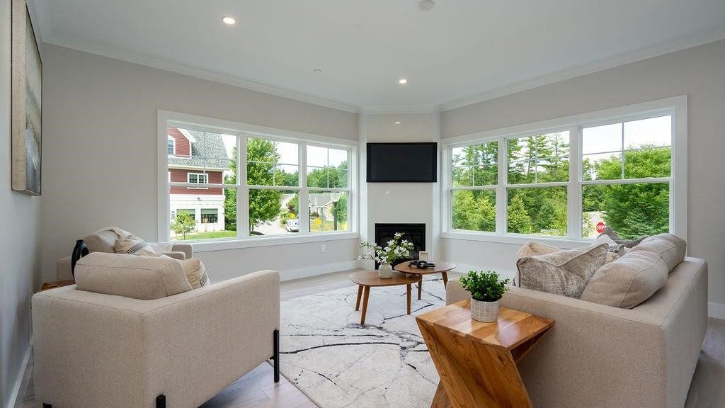65 Pointe Pl  