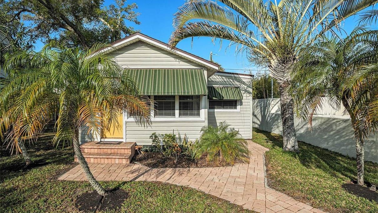 2925 Clinton St South