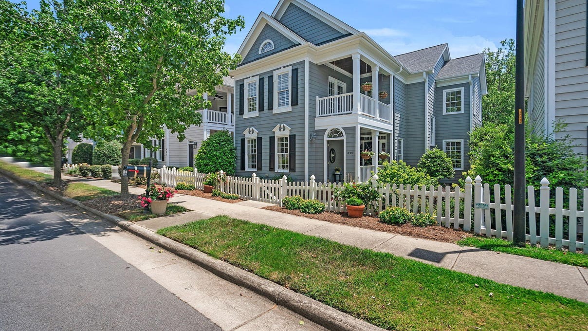 825 Carpenter Town Ln