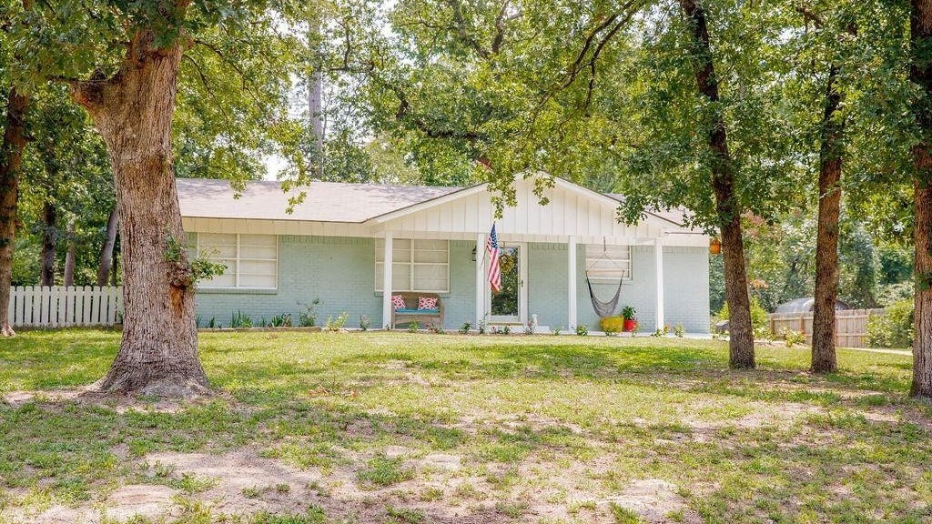 411 Lakeview Dr  