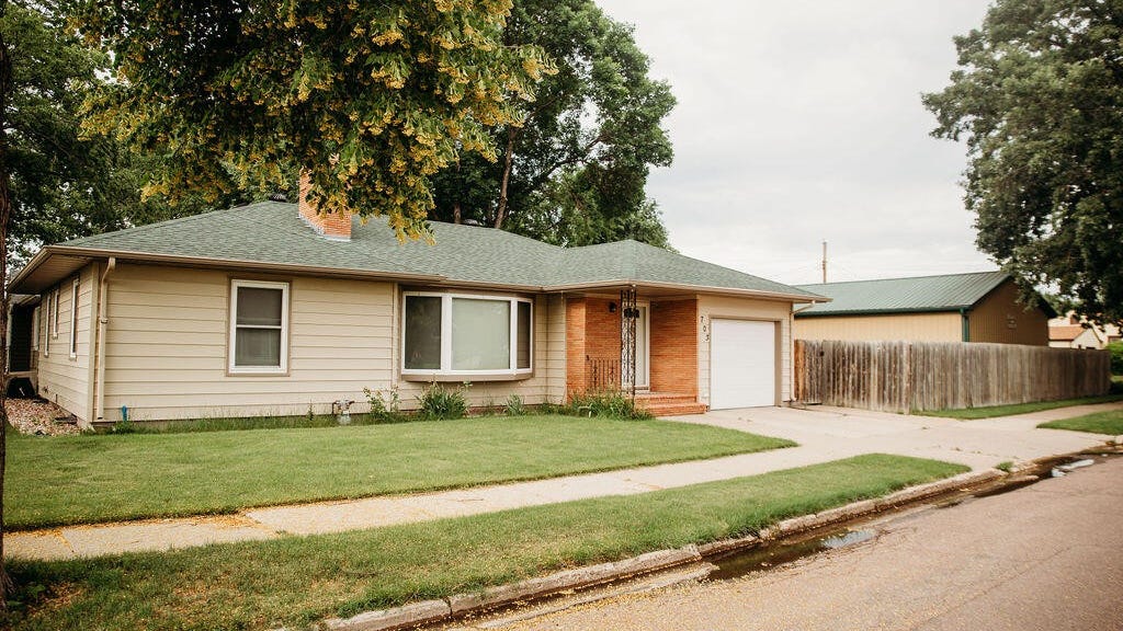703 SE 12th Ave  